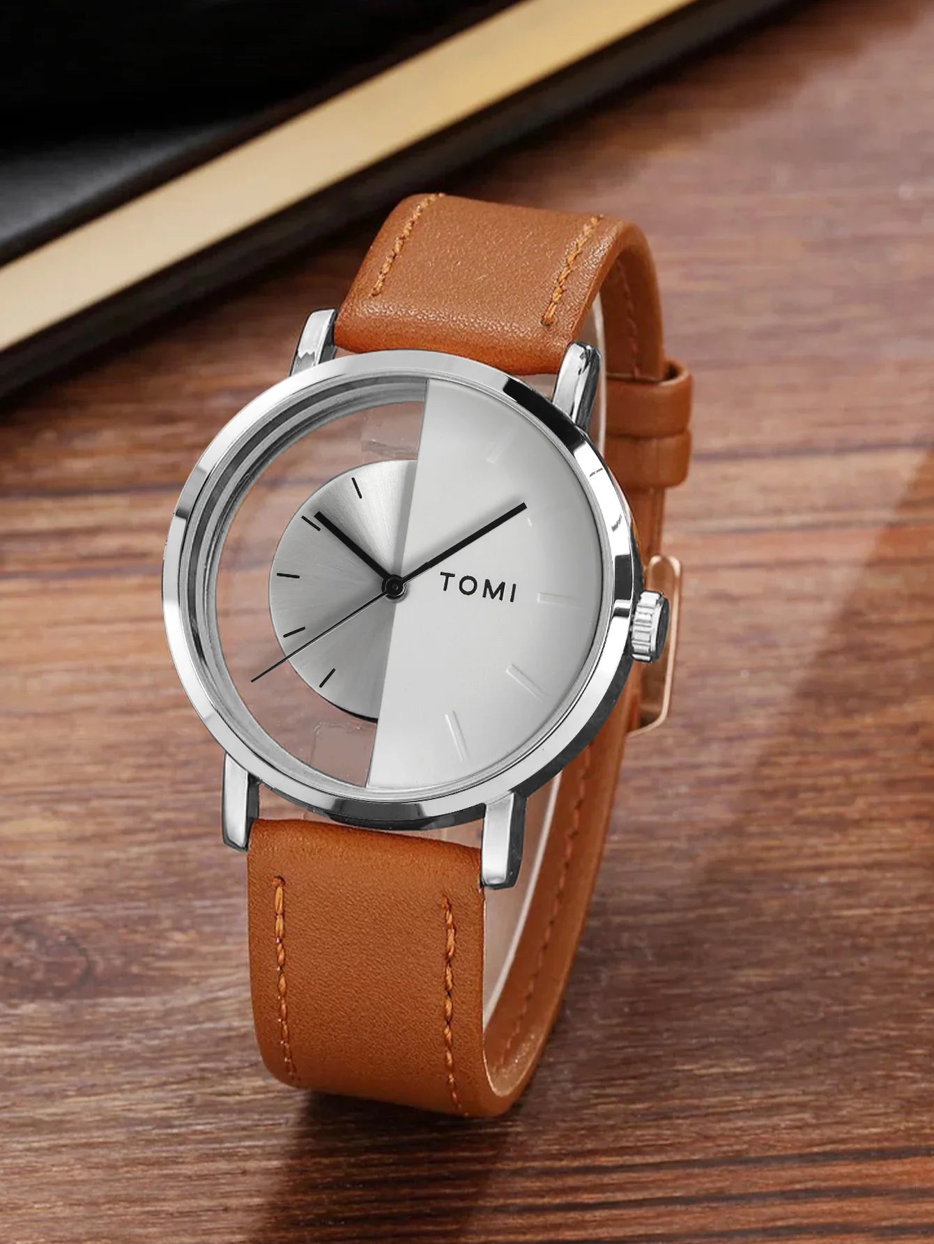 Relógio de quartzo com design oco simples da moda TOMI