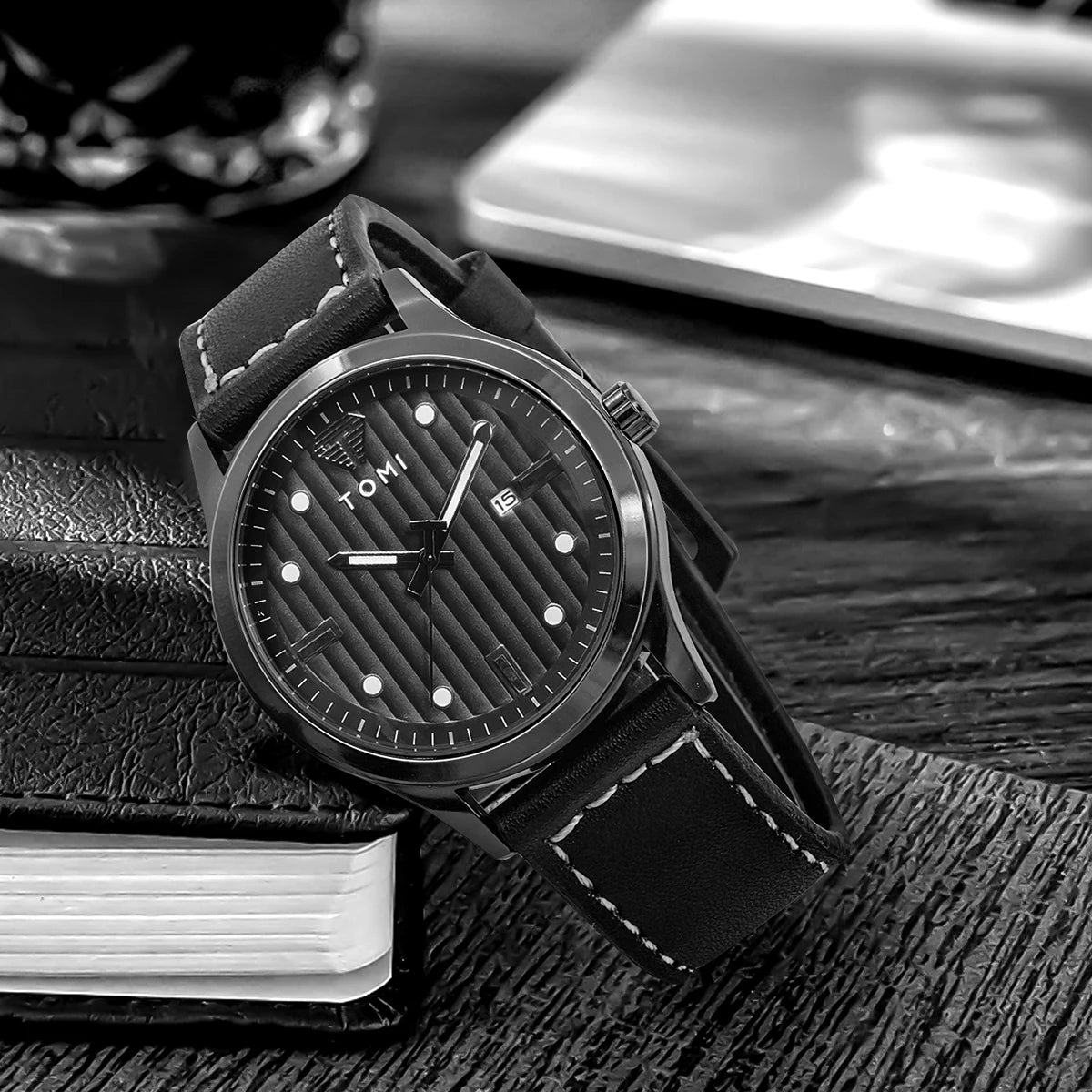 Tomi minimalista relógio de quartzo masculino de negócios vintage listra vertical calendário mostrador redondo masculino cinto preto relógio presente reloj