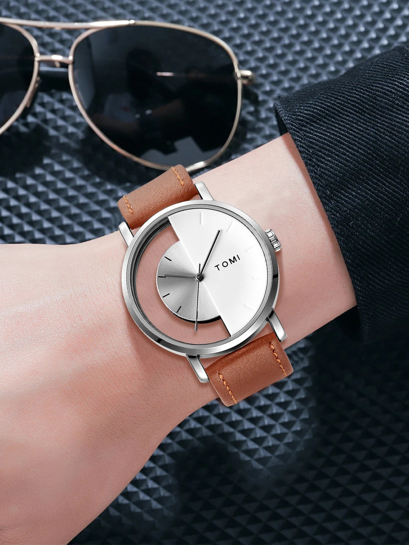 Relógio de quartzo com design oco simples da moda TOMI