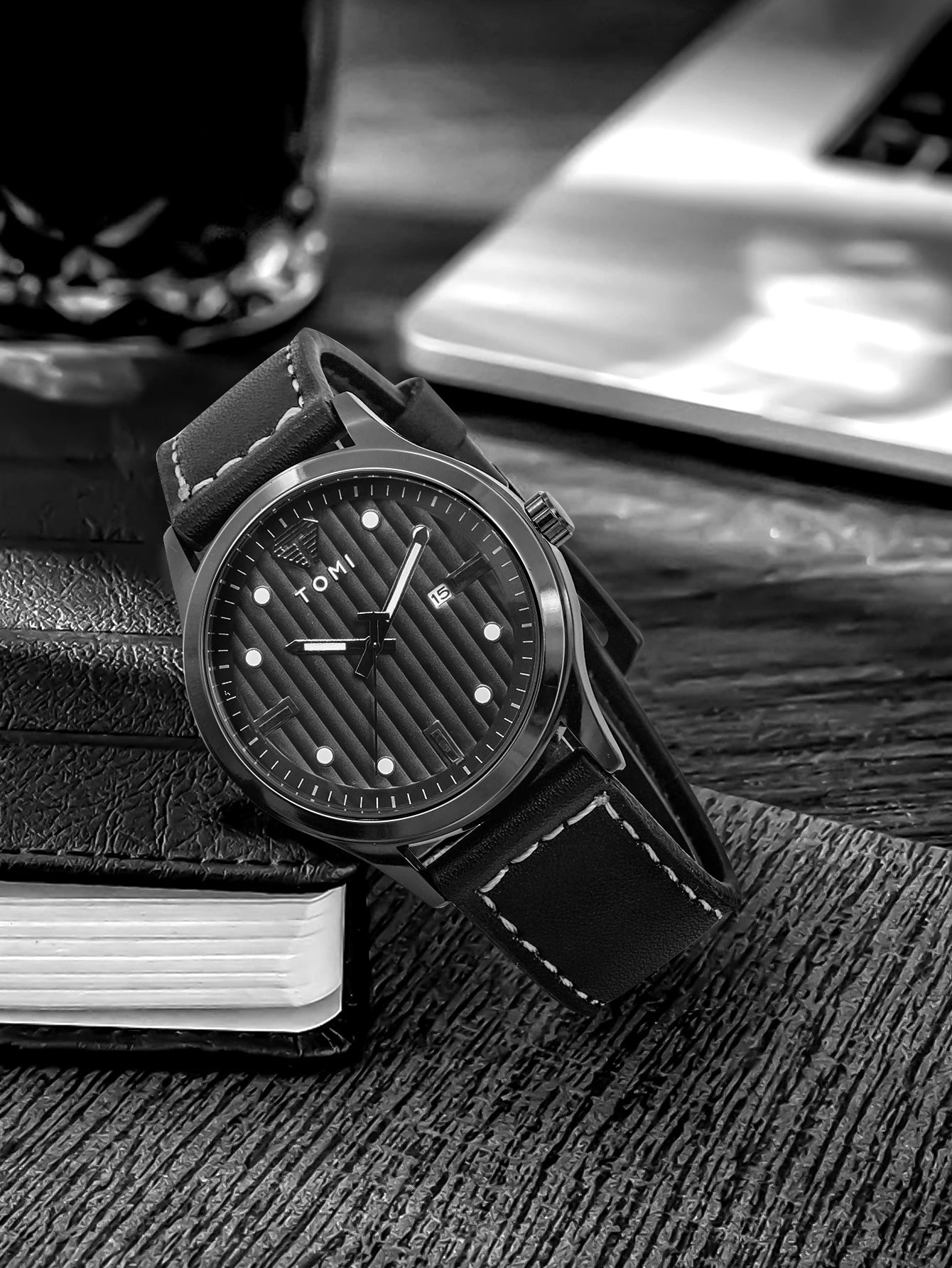 Tomi minimalista relógio de quartzo masculino de negócios vintage listra vertical calendário mostrador redondo masculino cinto preto relógio presente reloj