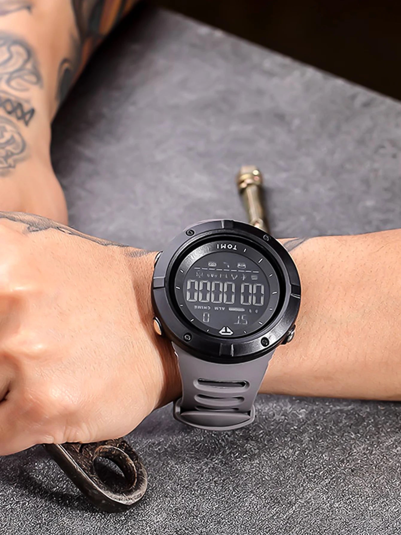 Relógio masculino TOMI Night Glow à prova d'água moda digital TPU material relógio esportivo