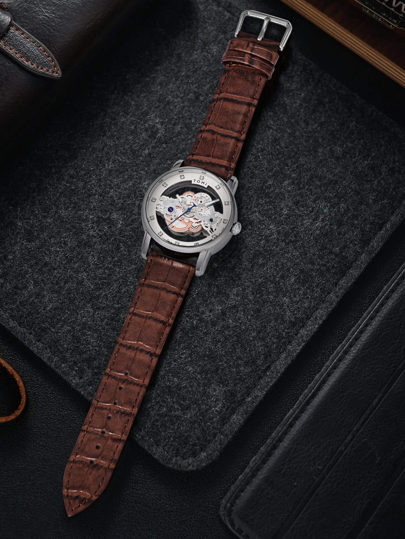 TOMI Novo relógio popular de luxo casual masculino e feminino relógio de quartzo com diamante oco