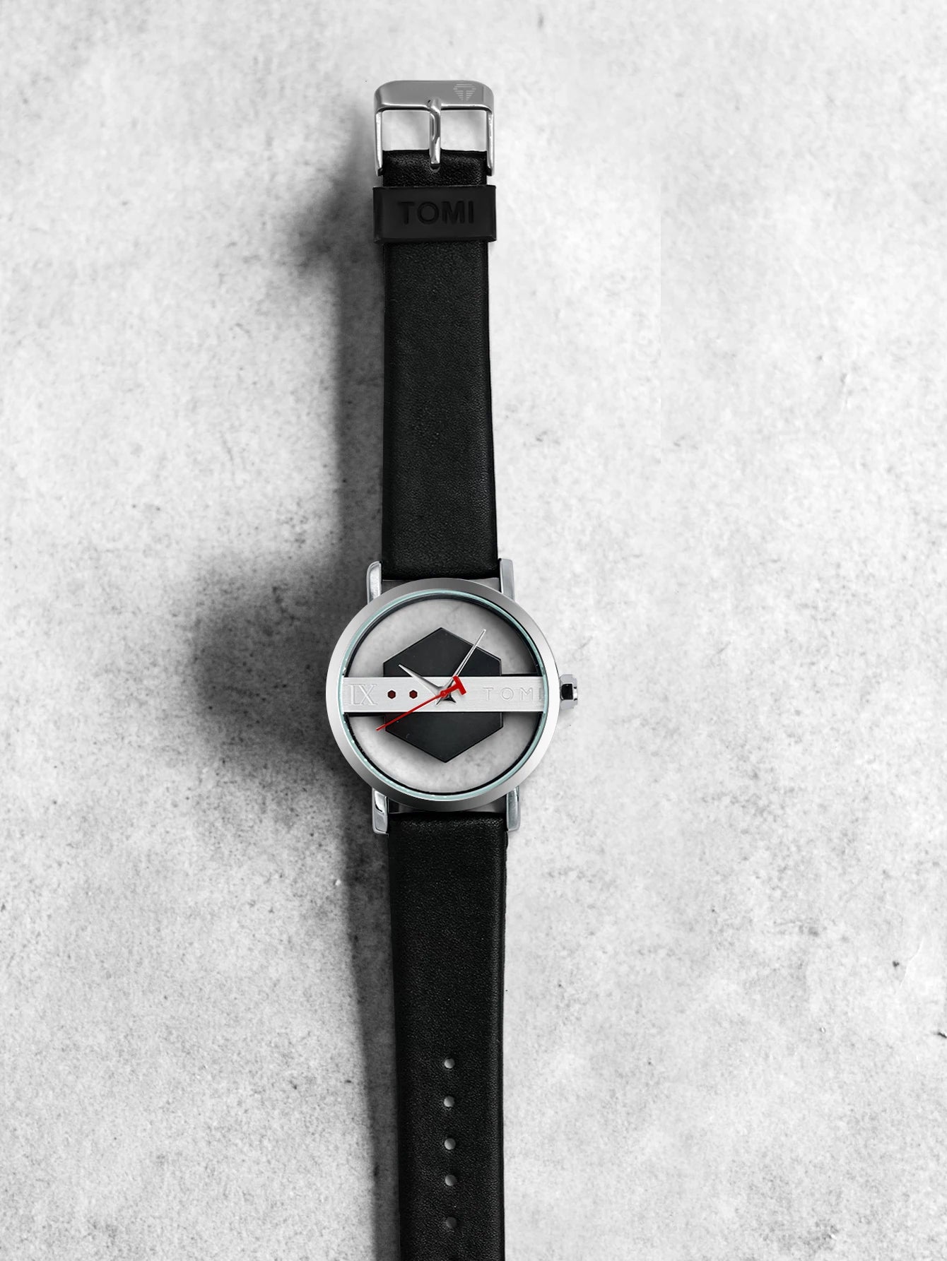 TOMI Pulseira de relógio de couro masculina elegante e minimalista personalizada com perspectiva oca tampa inferior de vidro relógio de quartzo